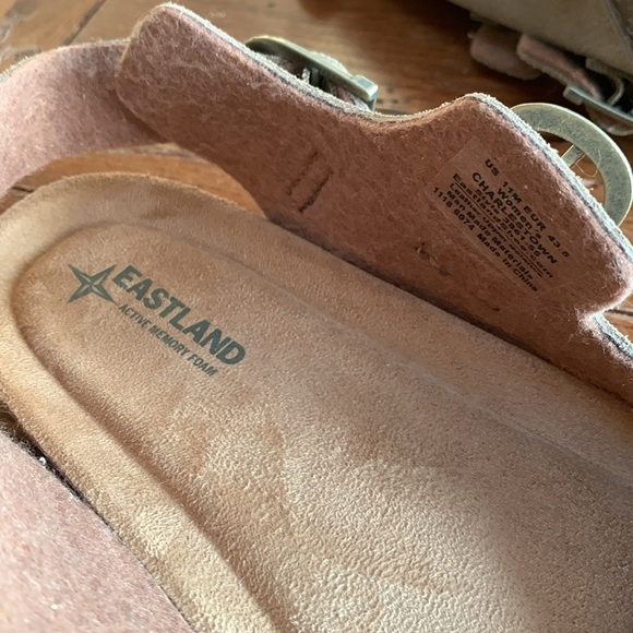 Eastland Charlestown Women’s Sandal Tan Double Strap Suede Buckle Close Size 11 - Picture 8 of 11